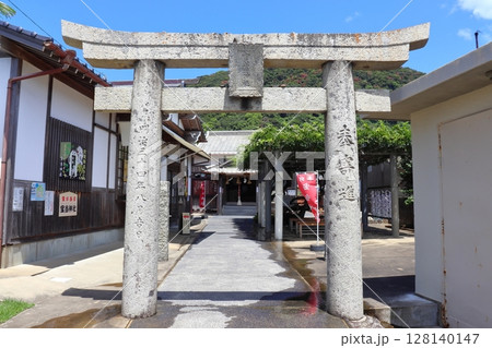 唐津市 高島の宝くじ祈願で有名な宝当神社 128140147