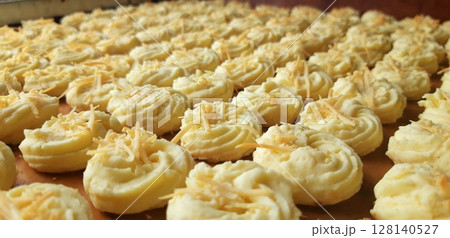Crispy and melt-in-your-mouth sagu keju cookies made from sago flour and topped with cheese. This delightful Indonesian snack is perfect for festive occasions or a light treat. 128140527
