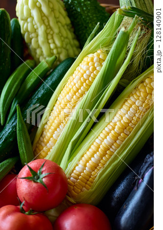 ざるに盛った夏野菜 128140901