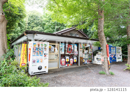 明水亭で一休み 井の頭池のほとり 東京都三鷹市井の頭 明水亭で一休み 井の頭池のほとり 東京都三鷹市井の頭 128141115