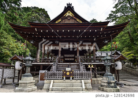 日牟禮八幡宮　拝殿 128142698