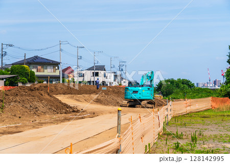 住宅街隣接の護岸工事 住宅街隣接の護岸工事 128142995