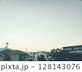 何もない空と住宅街 128143076