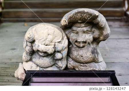 日牟禮八幡宮　末社　恵比須神社　恵比須像 128143247