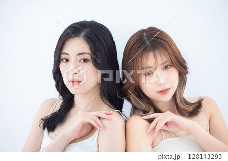 若い女性の美容イメージ 128143293