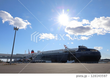 茨城　大洗　大洗港に停泊中のさんふらわあかむい 128143597