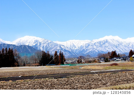 3月の信濃大町からの北アルプス 信州の山々 信州の風景 3月の信濃大町からの北アルプス 信州の山々 信州の風景 128143856