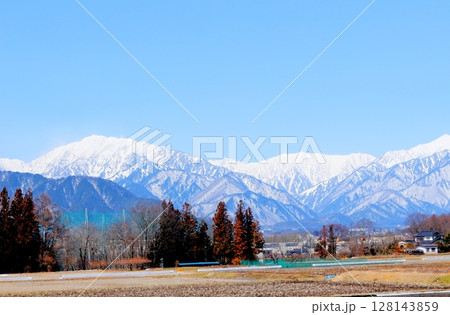 3月の信濃大町からの北アルプス　　　信州の山々　　　信州の風景 128143859