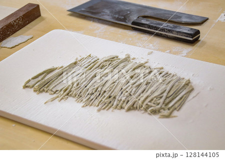 完成した手作り蕎麦 完成した手作り蕎麦 128144105