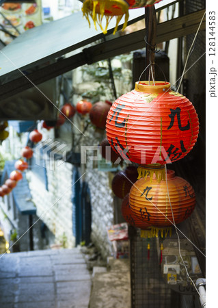 台湾・九份老街 豎崎路　Jiufen Shuqi Road, New Taipei, Taiwan 128144583