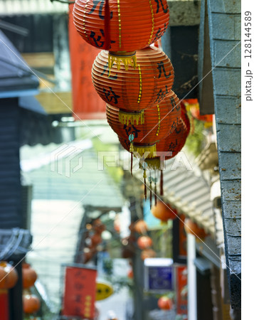 台湾・九份老街 豎崎路の赤い提灯 / Jiufen Shuqi Road, Taiwan 台湾・九份老街 豎崎路の赤い提灯 / Jiufen Shuqi Road, Taiwan 128144589
