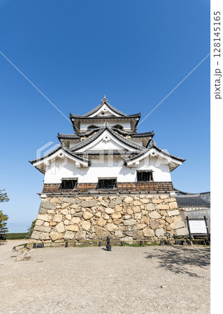 滋賀県彦根市　快晴の彦根城天守 128145165