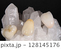 水晶クラスターとジルコニアクラウン 128145176