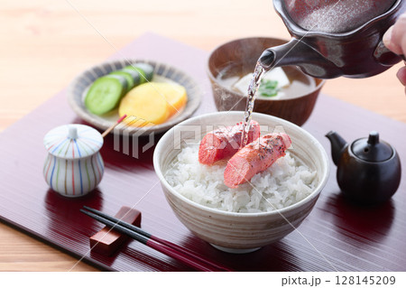 焼きたらこ茶漬け 和風朝食イメージ 128145209