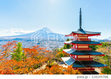 秋の富士山と五重塔 128145706