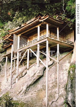 三朝温泉 三徳山三仏寺 国宝投入堂 三朝温泉 三徳山三仏寺 国宝投入堂 128145821