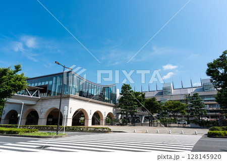 東京競馬場(府中競馬場)の正門付近を散策 東京都府中市日吉町 東京競馬場(府中競馬場)の正門付近を散策 東京都府中市日吉町 128145920