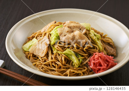 美味しそうなソース焼きそば 128146435