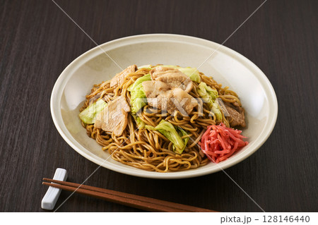 美味しそうなソース焼きそば 128146440