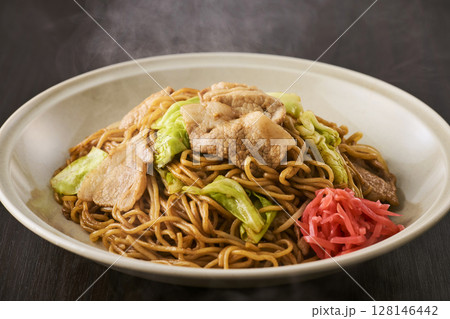 美味しそうなソース焼きそば 128146442
