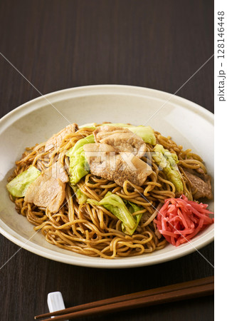 美味しそうなソース焼きそば 128146448