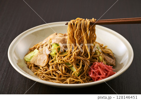 美味しそうなソース焼きそば 128146451