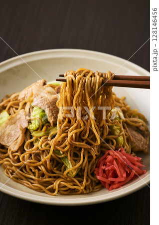 美味しそうなソース焼きそば 128146456