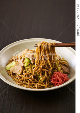 美味しそうなソース焼きそば 128146458