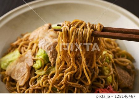 美味しそうなソース焼きそば 128146467