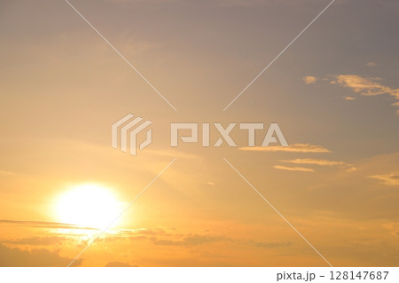 夕焼け空 夕日 雲 空のみ 夕焼け空 夕日 雲 空のみ 128147687