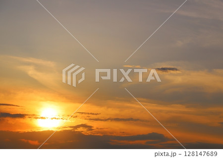 夕焼け空 夕日 雲 空のみ 夕焼け空 夕日 雲 空のみ 128147689