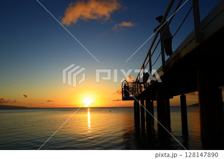 沖縄 石垣島 フサキビーチ 夕日 沖縄 石垣島 フサキビーチ 夕日 128147890