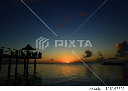 沖縄 石垣島 フサキビーチ 夕日 沖縄 石垣島 フサキビーチ 夕日 128147891