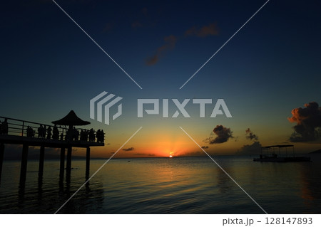 沖縄　石垣島　フサキビーチ　夕日 128147893