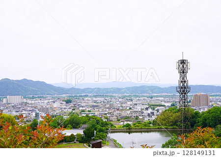 和歌山市 紀ノ川SAから見た和歌山市街地と紀ノ川(南方向、初夏) 和歌山市 紀ノ川SAから見た和歌山市街地と紀ノ川(南方向、初夏) 128149131