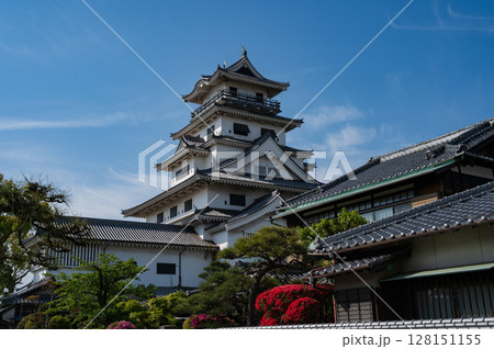 今治城は愛媛県今治市にあった日本の城。吹揚城（吹上城）と呼ばれ、日本三大水城の一つに数えられる。 128151155