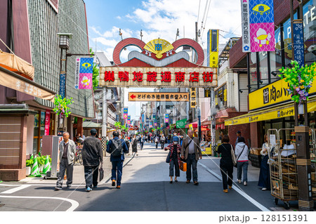 【東京都】おばあちゃんの原宿で有名な巣鴨地蔵通り商店街 128151391