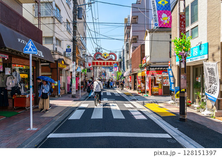 【東京都】おばあちゃんの原宿で有名な巣鴨地蔵通り商店街 128151397