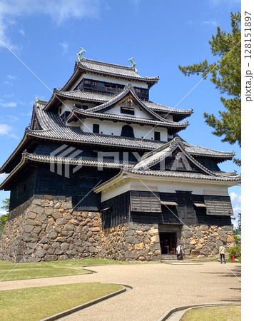 松江城は島根県松江市にあった江戸時代の城。現存天守は国宝。 128151897