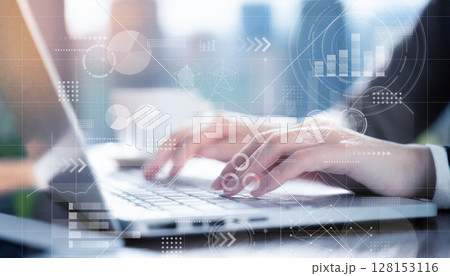 オフィスでのビジネスシーン、IT企業、ビジネスシーン、オフィスワーク、デジタルネットワークイメージ 128153116