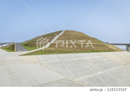 湖西市、新居弁天海釣公園に新設された今切の丘 128153587