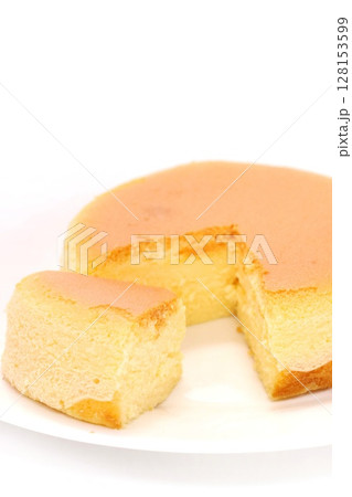 チーズケーキ　カット　断面　明るい背景 128153599
