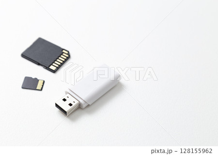USBメモリとSDカード USBメモリとSDカード 128155962