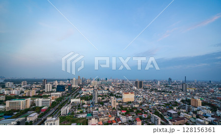 タイ・バンコクの街並み　日中 128156361