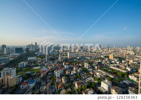 タイ・バンコクの街並み　日中 128156363