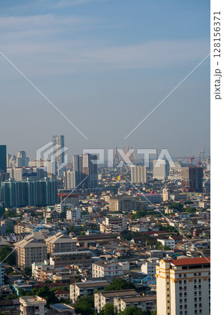 タイ・バンコクの街並み　日中 128156371