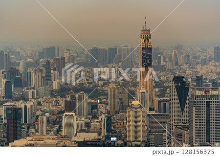 タイ・バンコクの街並み 日中 タイ・バンコクの街並み 日中 128156375