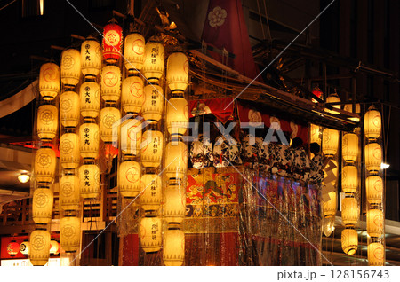 祇園祭、宵山の長刀鉾 128156743