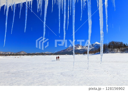 【福島県】冬の桧原湖と磐梯山 【福島県】冬の桧原湖と磐梯山 128156902