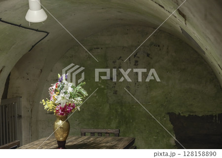 沖縄の旧海軍司令部壕の司令室 沖縄の旧海軍司令部壕の司令室 128158890